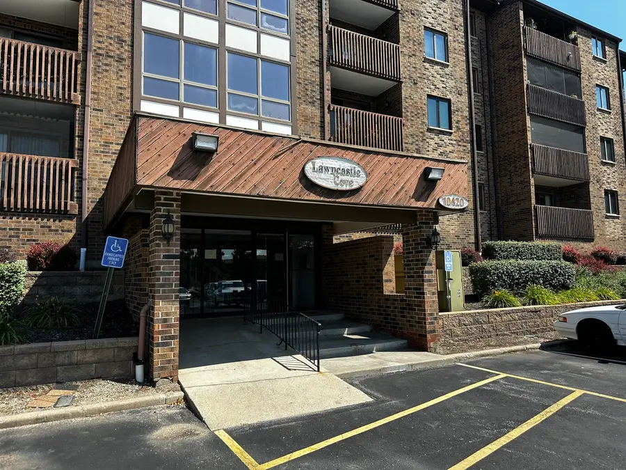 10420 Circle Drive #48B, Oak Lawn, IL 60453 - #3