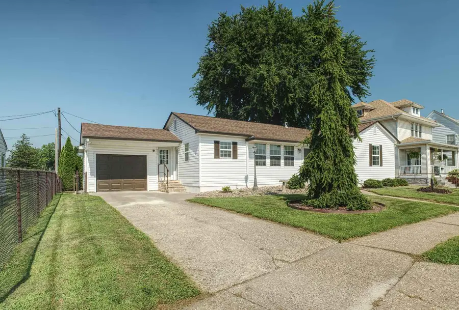 722 Argyle Court, Clinton, IA 52732 - #2
