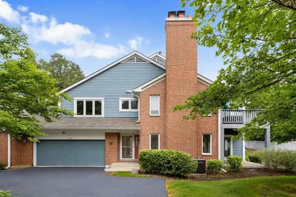 1545 N Courtland Drive, Arlington Heights, IL 60004