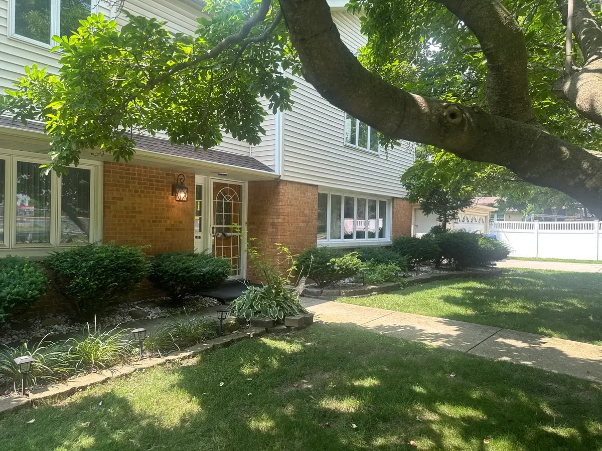 9414 S 69th Avenue, Oak Lawn, IL 60453 - #1
