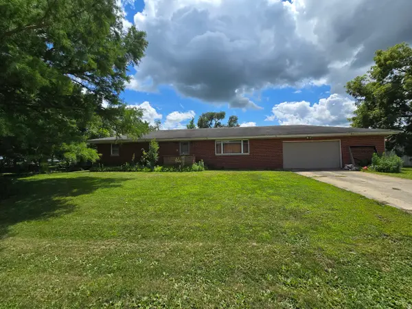 107 W Carper Street, Seymour, IL 61875