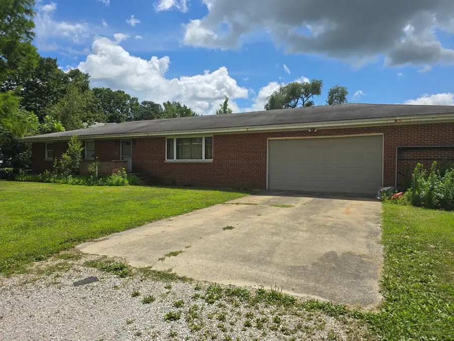 107 W Carper Street, Seymour, IL 61875 - #2