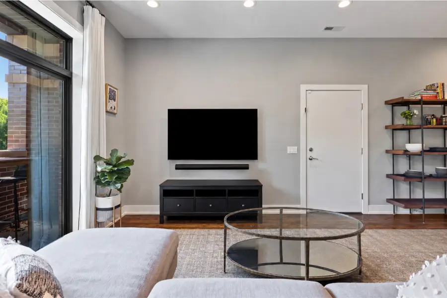 2712 W Montrose Avenue #2E, Chicago, IL 60618 - #3