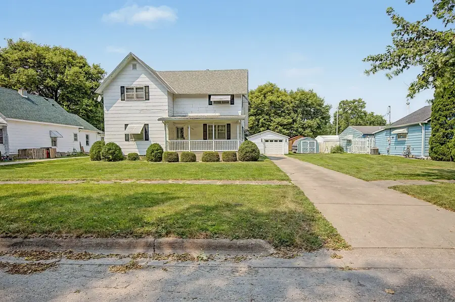 221 E John Street, Forrest, IL 61741 - #2