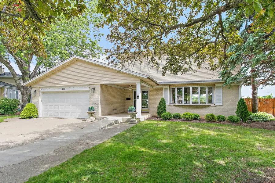 2019 E Avon Lane, Arlington Heights, IL 60004 - #2