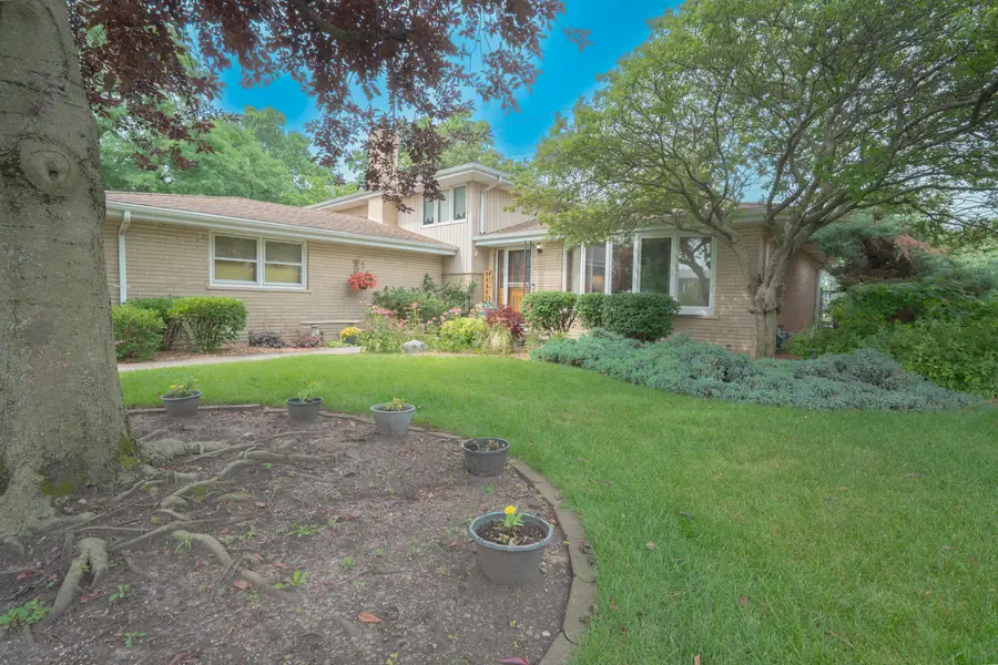 10524 S Michael Drive, Palos Hills, IL 60465 - #3