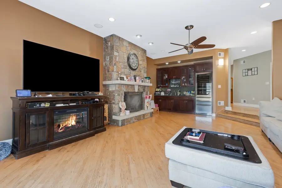 9340 S Clifton Park Avenue, Evergreen Park, IL 60805 - #3