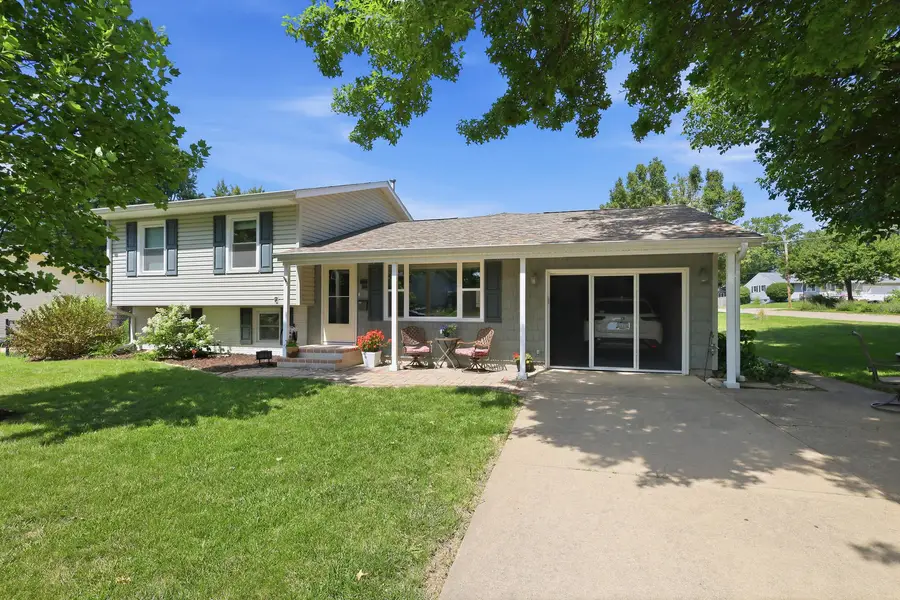 3128 Somerset Drive, Bettendorf, IA 52722 - #2