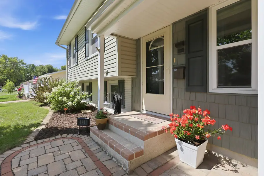 3128 Somerset Drive, Bettendorf, IA 52722 - #3