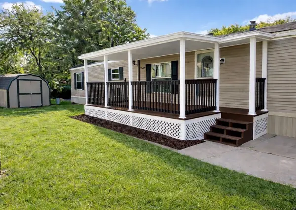716 Treeview Lane, Round Lake Park, IL 60073