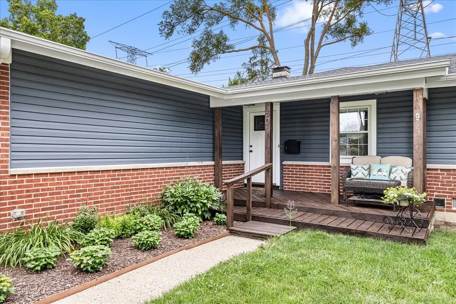 601 Walnut Lane, Elk Grove Village, IL 60007 - #2