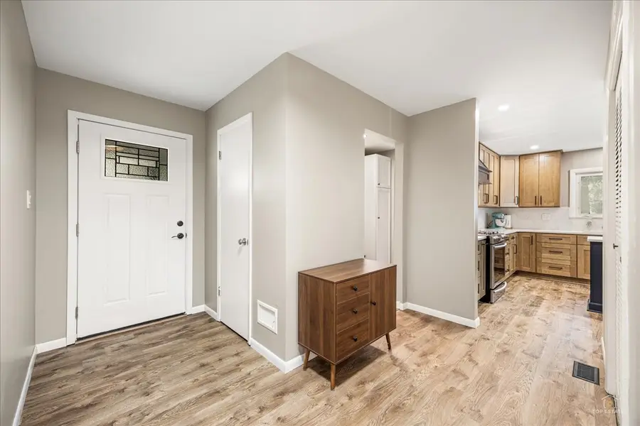 601 Walnut Lane, Elk Grove Village, IL 60007 - #3