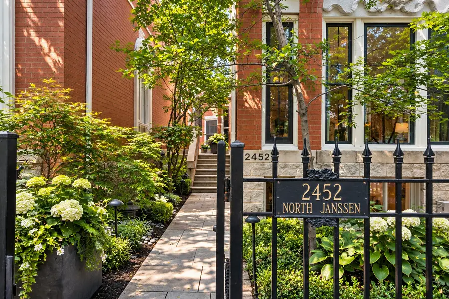 2452 N Janssen Avenue, Chicago, IL 60614 - #2