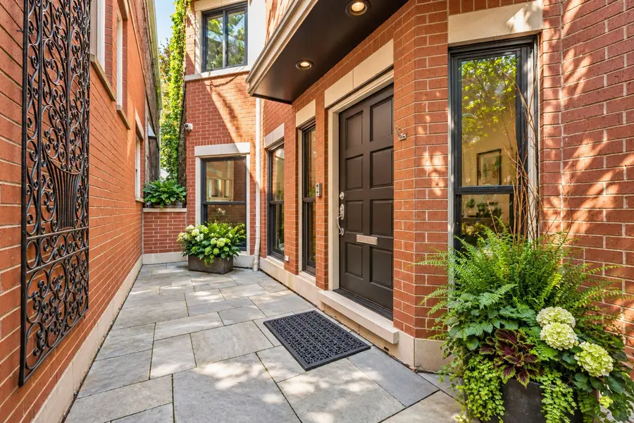 2452 N Janssen Avenue, Chicago, IL 60614 - #3