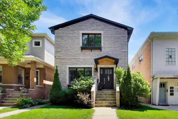 2237 W Winona Street, Chicago, IL 60625