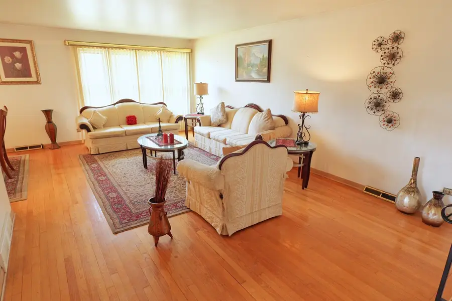 10313 S Karlov Avenue, Oak Lawn, IL 60453 - #2
