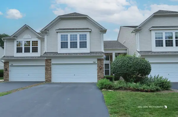 796 Pointe Drive #796, Crystal Lake, IL 60014