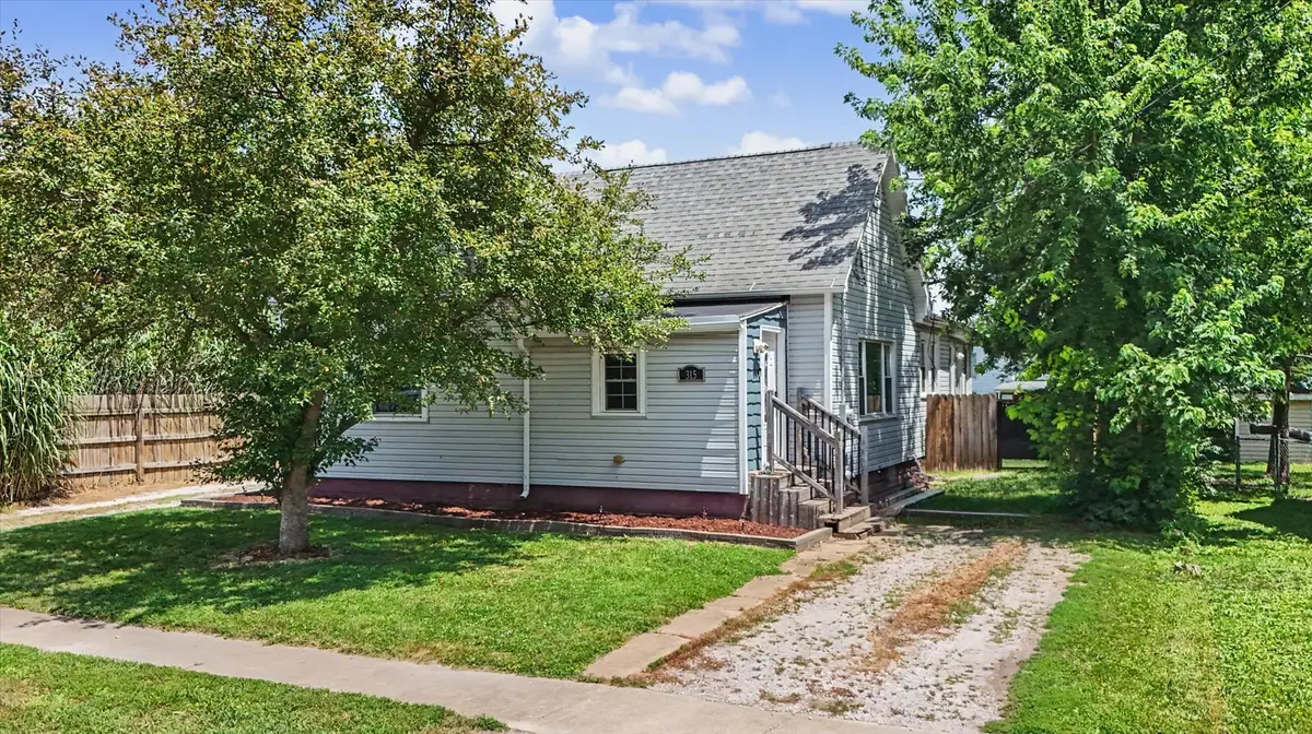 315 N Main Street, Arrowsmith, IL 61722 - #1