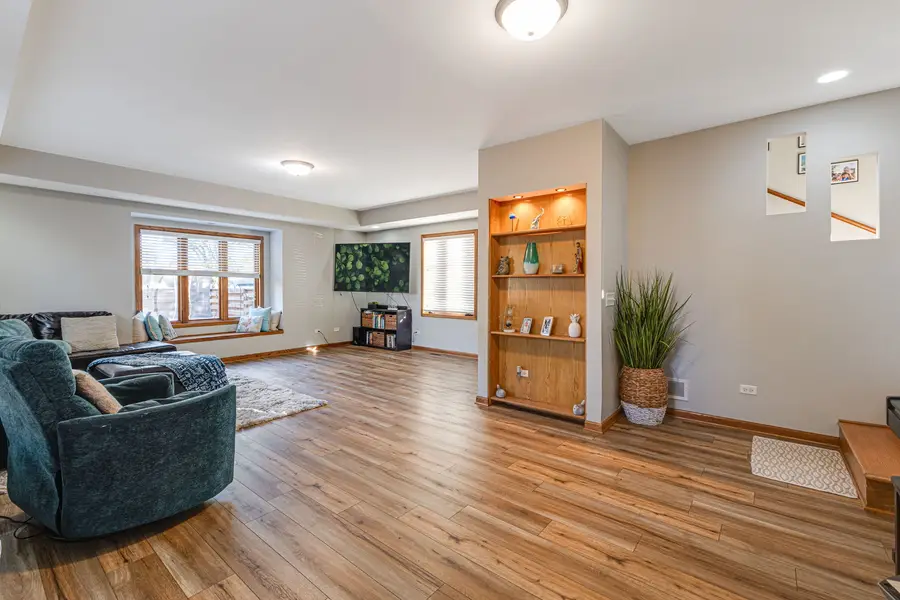 9954 Merrimac Avenue, Oak Lawn, IL 60453 - #3