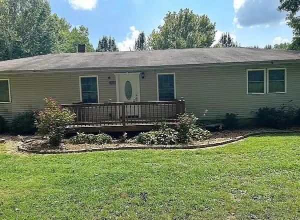 6180 Reevesville Road, Grantsburg, IL 62943