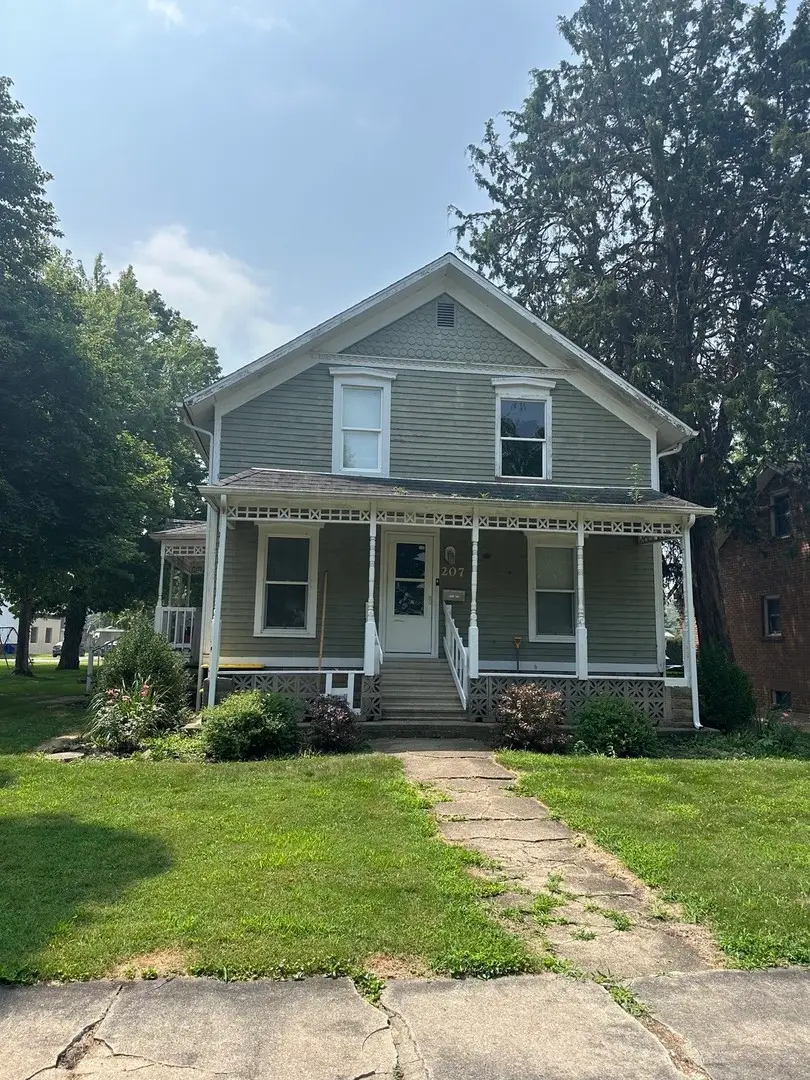 207 W Elm Street, Fairbury, IL 61739 - #1
