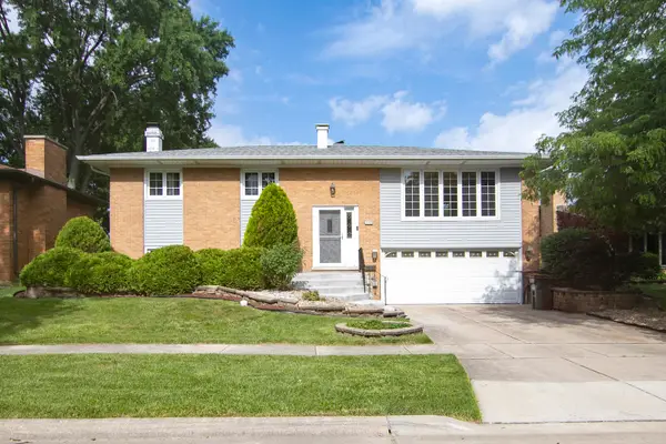 15120 Willow Lane, Oak Forest, IL 60452