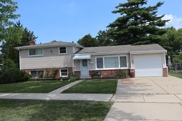 182 Roxbury Lane, Des Plaines, IL 60018