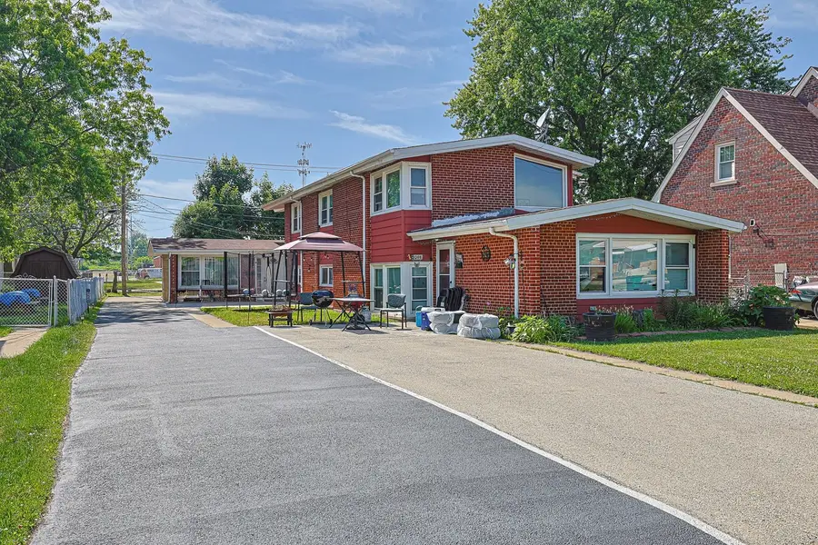 3046 S 24th Avenue, Broadview, IL 60155 - #3