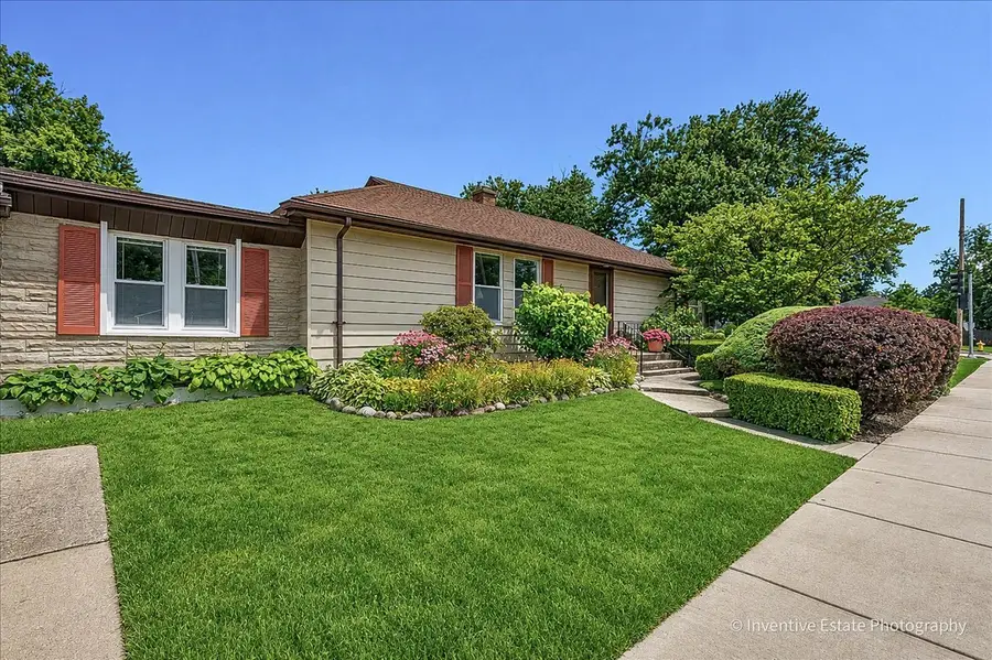 143 Woodstock Avenue, Clarendon Hills, IL 60514 - #3