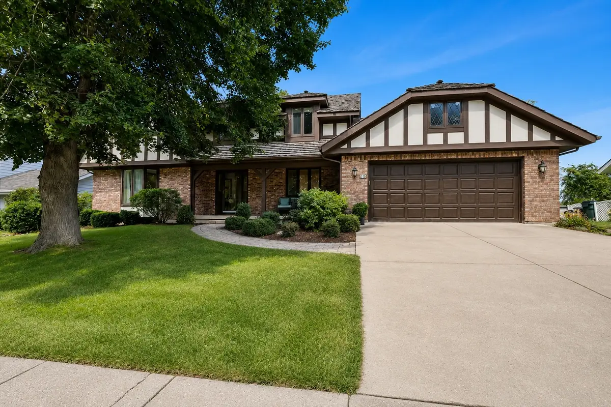 612 Paddock Lane, Libertyville, IL 60048 - #1