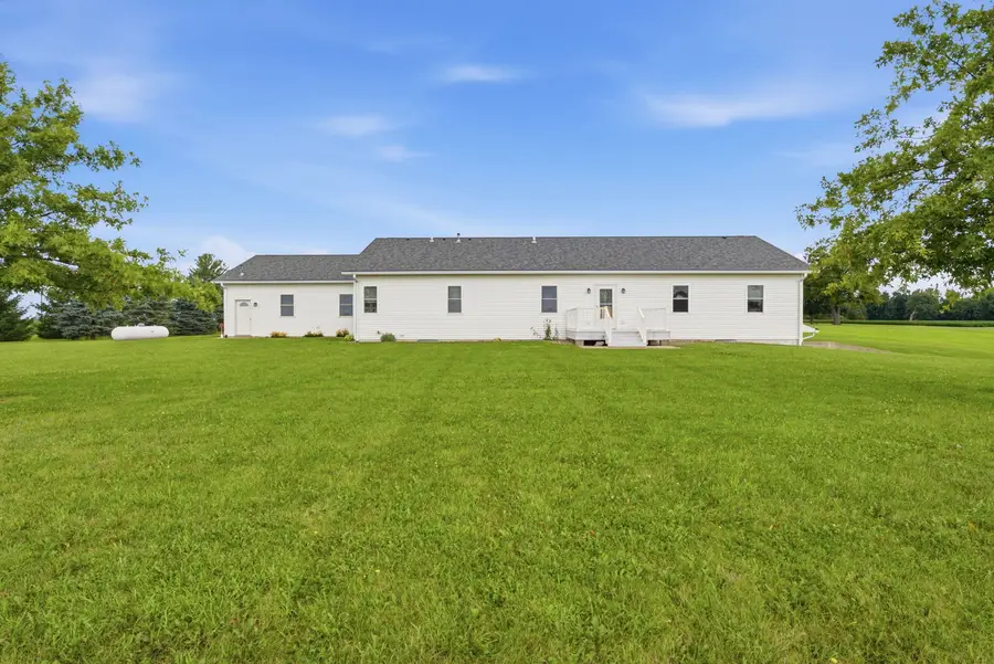 2127 75th Avenue, Aledo, IL 61231 - #3