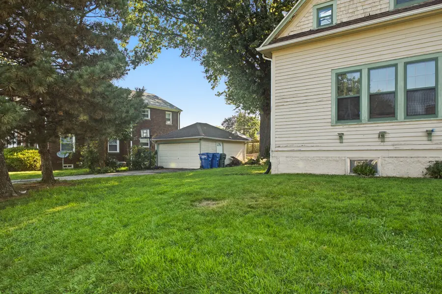 806 E Central Park Avenue, Davenport, IA 52803 - #3