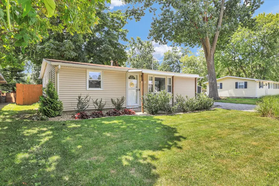 901 E Fairview Drive, Tuscola, IL 61953 - #3