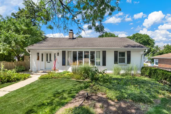 56 Chicago Avenue, Clarendon Hills, IL 60514