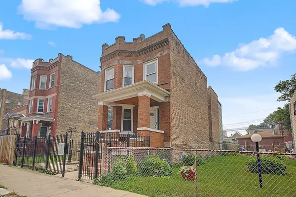 852 N Springfield Avenue, Chicago, IL 60651