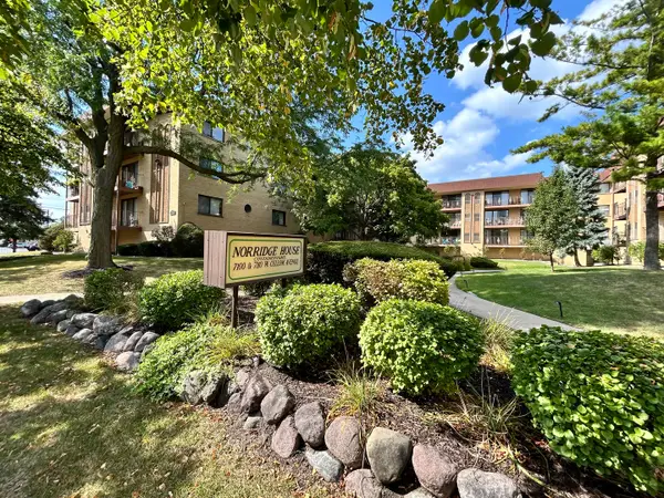 7110 W Cullom Avenue #111, Norridge, IL 60706