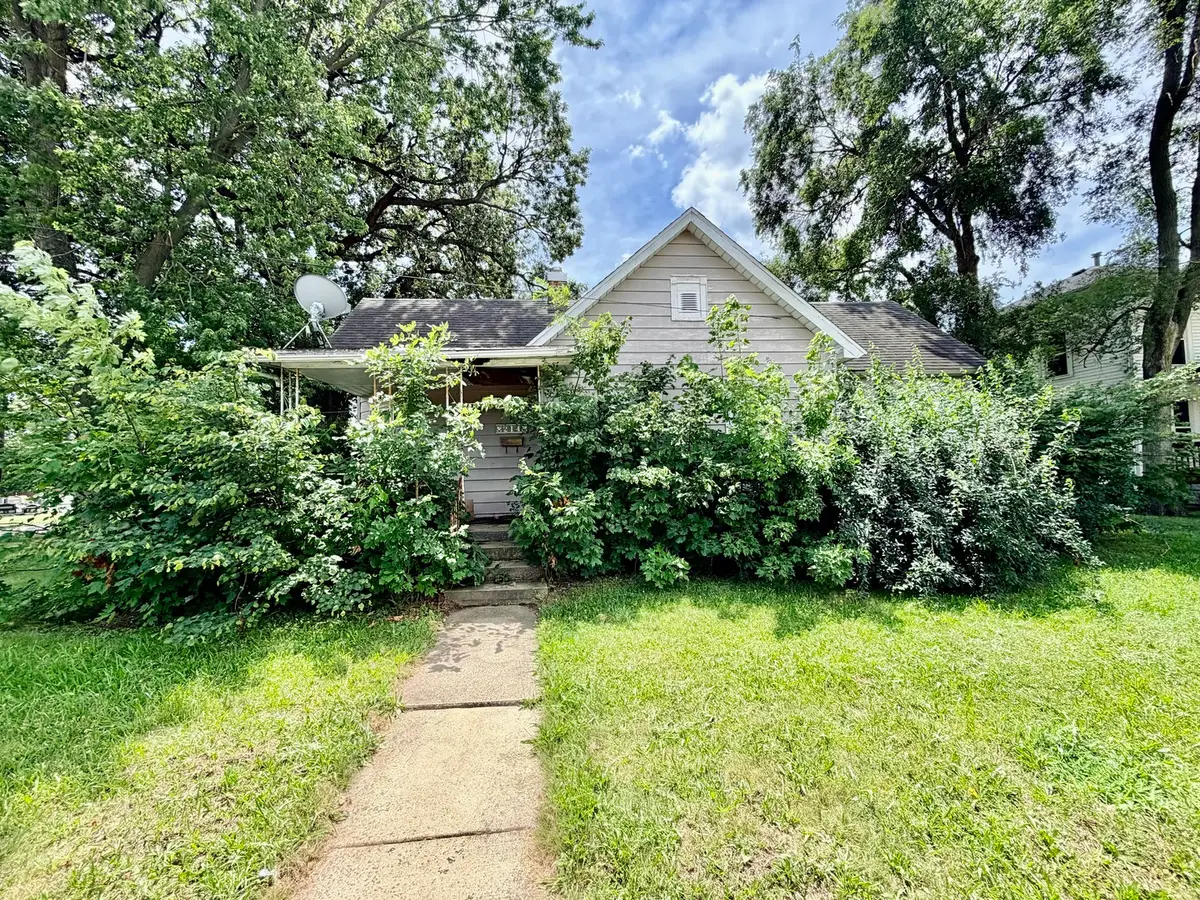 214 E Reynolds Street, Pontiac, IL 61764 - #1