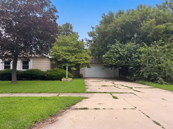 912 Hollycrest Drive, Champaign, IL 61821
