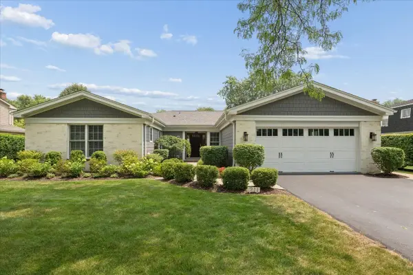 211 Kenmore Avenue, Deerfield, IL 60015