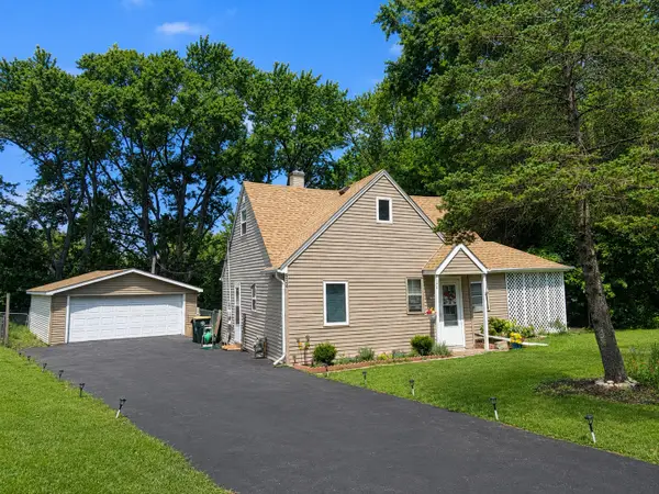 924 Hillwood Circle, Round Lake Beach, IL 60073