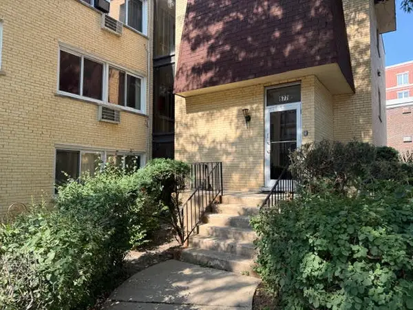 677 S River Road #2A, Des Plaines, IL 60016