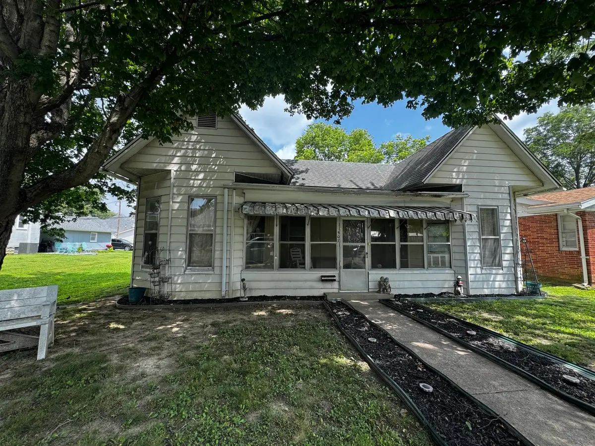 507 W South Street, Pinckneyville, IL 62274 - #1