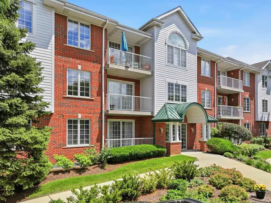 543 N Hough Street #104, Barrington, IL 60010 - #2