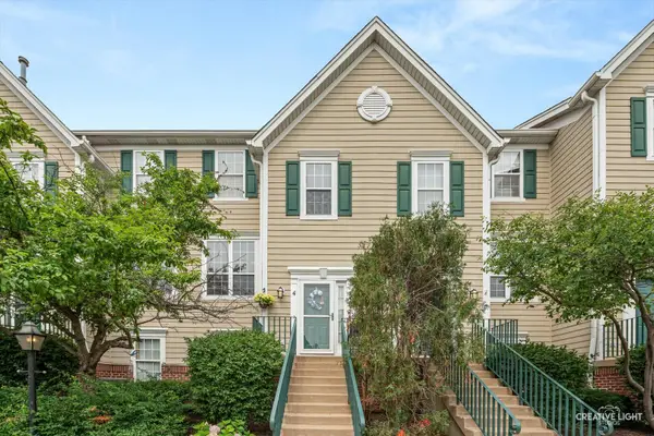 2409 Courtyard Circle #4, Aurora, IL 60506