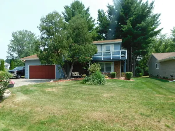 113 Queensbury Place, Poplar Grove, IL 61065