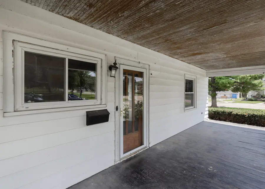 617 Douglas Court, Clinton, IA 52732 - #3