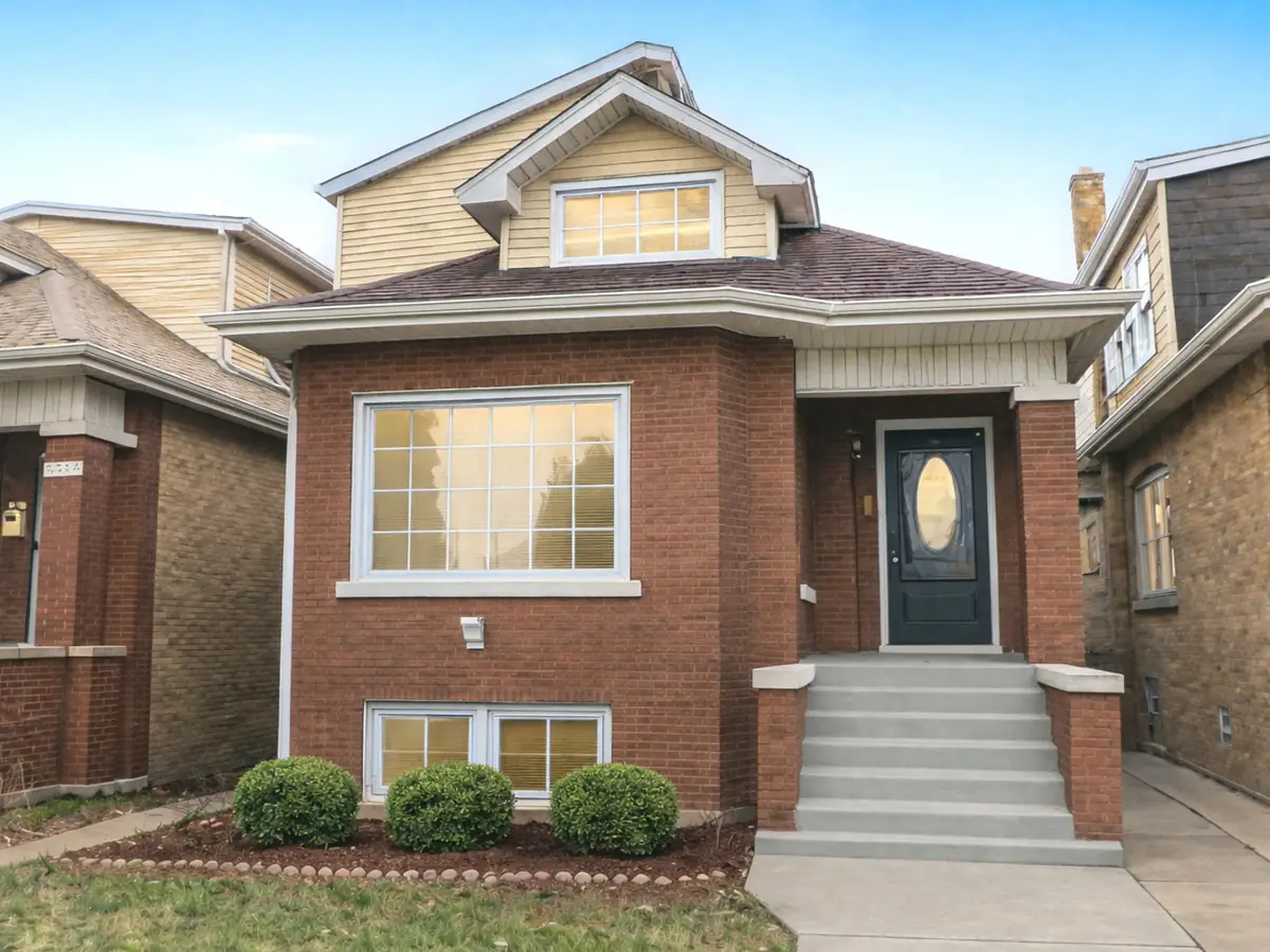5529 W Cornelia Avenue, Chicago, IL 60641 - #1