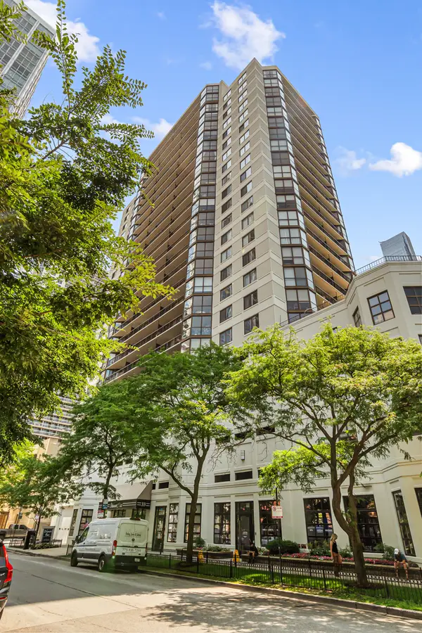 33 W Delaware Place #14F, Chicago, IL 60610