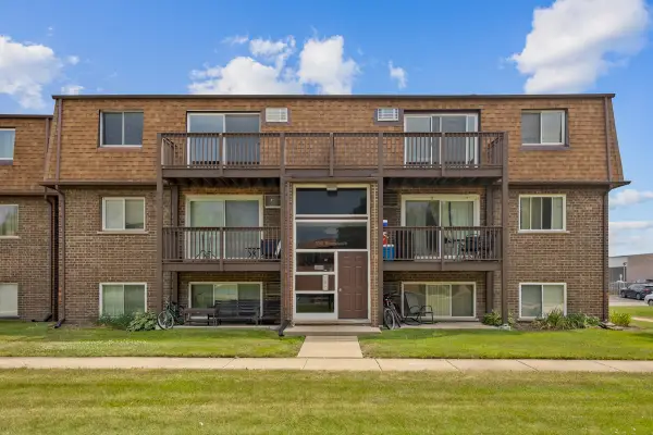 108 Boardwalk Street #2E, Elk Grove Village, IL 60007