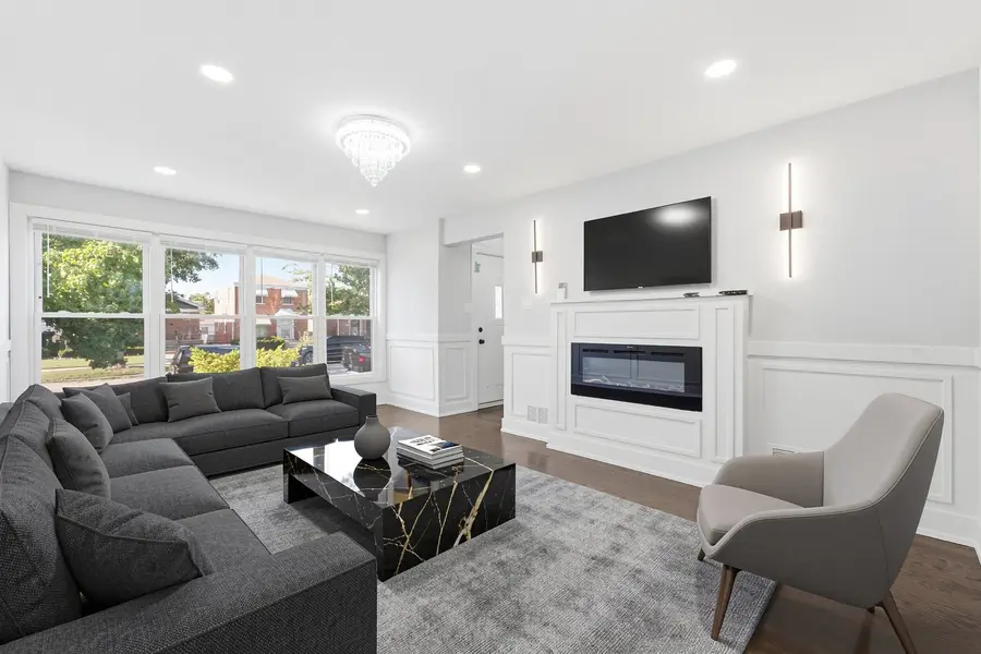 657 E 100th Place, Chicago, IL 60628 - #3